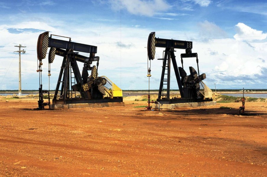 O Estado de Sergipe recebeu no mês de julho de 2017 R$ 5,8 milhões referentes ao pagamento de royalties do petróleo e gás natural referente à produção do mês de maio; valor é 12,2% maior do que o recebido em maio; porém, em relação ao mês de julho do ano passado, o resultado ainda é negativo, com recuo de 10,5%, sem considerar o efeito da inflação no período (Foto: Voney Malta) O Estado de Sergipe recebeu no mês de julho de 2017 R$ 5,8 milhões referentes ao pagamento de royalties do petróleo e gás natural referente à produção do mês de maio; valor é 12,2% maior do que o recebido em maio; porém, em relação ao mês de julho do ano passado, o resultado ainda é negativo, com recuo de 10,5%, sem considerar o efeito da inflação no período