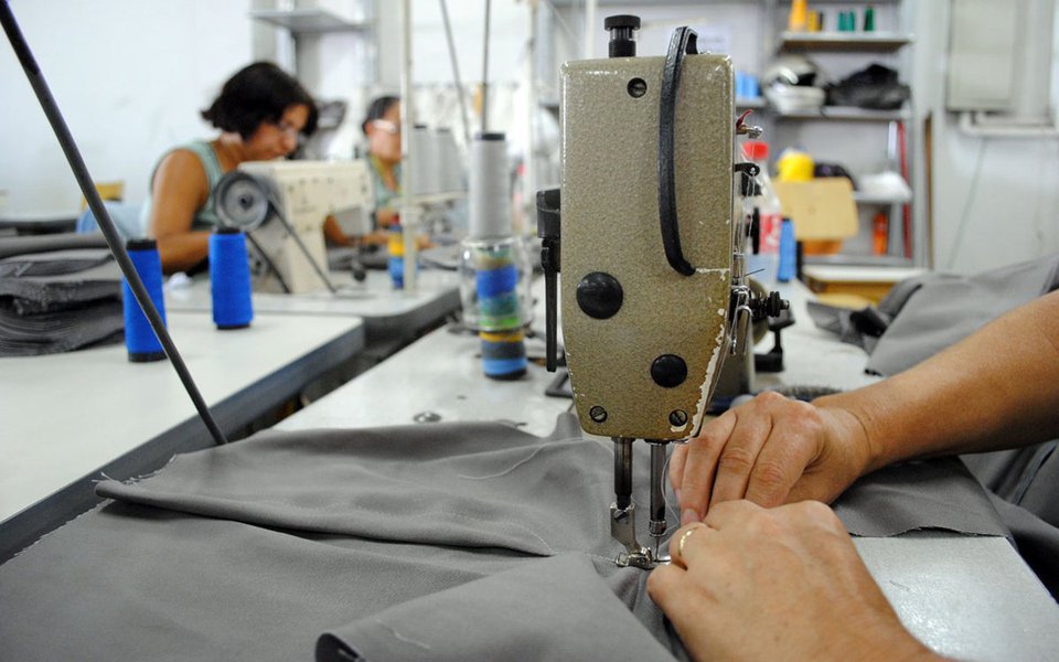 Levantamento feito pelo Serviço de Proteção ao Crédito (SPC Brasil) e pela Confederação Nacional de Dirigentes Lojistas (CNDL) indica que 66% dos micro e pequenos empresários não têm intenção de fazer investimentos em seus empreendimentos nos próximos três meses e 80% não planejam tomar crédito nos próximos 90 dias (Foto: Paulo Emílio) Levantamento feito pelo Serviço de Proteção ao Crédito (SPC Brasil) e pela Confederação Nacional de Dirigentes Lojistas (CNDL) indica que 66% dos micro e pequenos empresários não têm intenção de fazer investimentos em seus empreendimentos nos próximos três meses e 80% não planejam tomar crédito nos próximos 90 dias