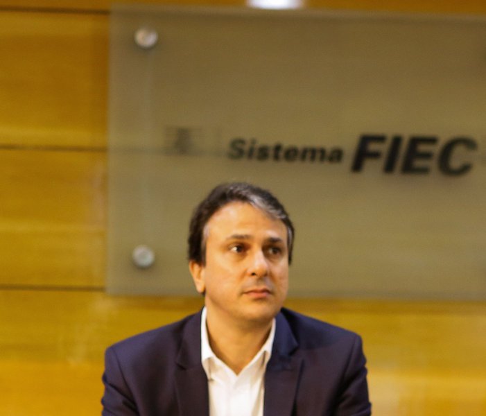 O governador Camilo Santana assinou hoje, a concessão de recursos no valor R$ 6 milhões, para financiar 22 projetos inovadores aprovados no edital InovaFit Fase 2. A solenidade foi realizada na sede da Federação das Indústrias do Ceará (FIEC). O Programa FUNCAP-INOVAFIT visa promover um aumento das atividades de inovação e incremento da competitividade das empresas e da economia do Estado do Ceará, estimulando a colaboração entre o setor empresarial e a pesquisa científica (Foto: Fatima 247) O governador Camilo Santana assinou hoje, a concessão de recursos no valor R$ 6 milhões, para financiar 22 projetos inovadores aprovados no edital InovaFit Fase 2. A solenidade foi realizada na sede da Federação das Indústrias do Ceará (FIEC). O Programa FUNCAP-INOVAFIT visa promover um aumento das atividades de inovação e incremento da competitividade das empresas e da economia do Estado do Ceará, estimulando a colaboração entre o setor empresarial e a pesquisa científica
