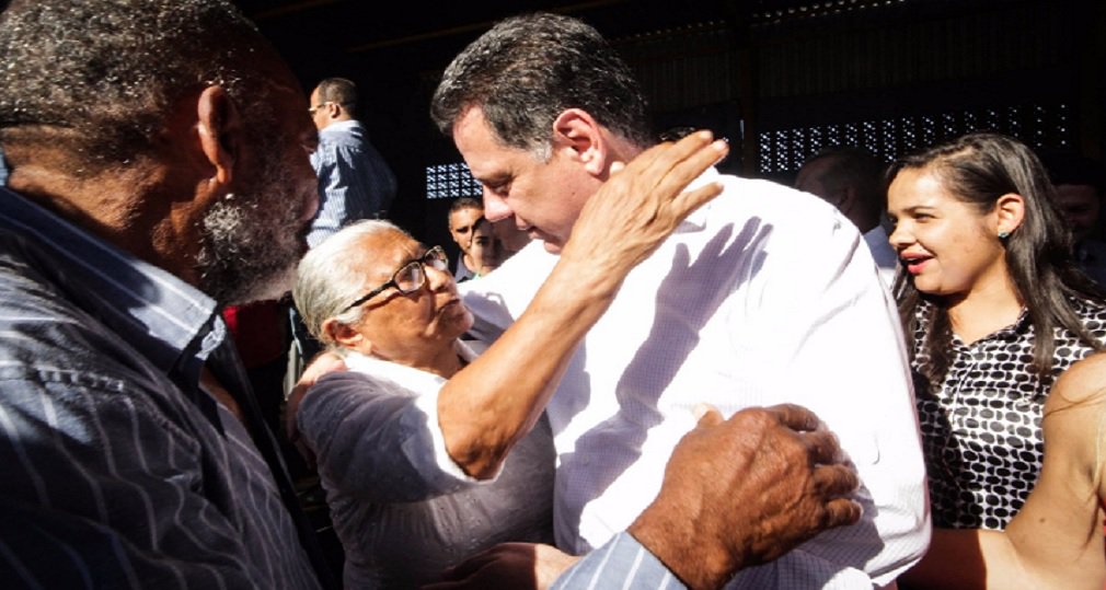Depois do afastamento do senador Aécio Neves (MG) do cargo, diante de denúncias de corrupção na Lava Jato, o partido deve antecipar eleições para tirar o mineiro em definitivo do comando do PSDB; o indicado deve ser o governador de Goiás, Marconi Perillo, que nos últimos dias se tem se reunidos com parlamentares tucanos em Brasília (Foto: Gisele Federicce) Depois do afastamento do senador Aécio Neves (MG) do cargo, diante de denúncias de corrupção na Lava Jato, o partido deve antecipar eleições para tirar o mineiro em definitivo do comando do PSDB; o indicado deve ser o governador de Goiás, Marconi Perillo, que nos últimos dias se tem se reunidos com parlamentares tucanos em Brasília