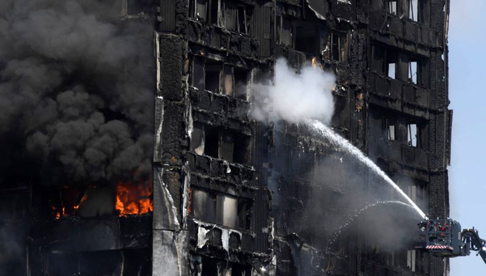 Em entrevista coletiva, o comandante Stuart Cundy disse que continua em andamento a "complexa operação" para buscar e recuperar as pessoas que ficaram presas no edifício residencial Grenfell, um imóvel no oeste da capital britânica de 24 andares e com 120 apartamentos; segundo a polícia, é provável que a contagem de vítimas mortais aumente nas próximas horas (Foto: Gisele Federicce) Em entrevista coletiva, o comandante Stuart Cundy disse que continua em andamento a "complexa operação" para buscar e recuperar as pessoas que ficaram presas no edifício residencial Grenfell, um imóvel no oeste da capital britânica de 24 andares e com 120 apartamentos; segundo a polícia, é provável que a contagem de vítimas mortais aumente nas próximas horas