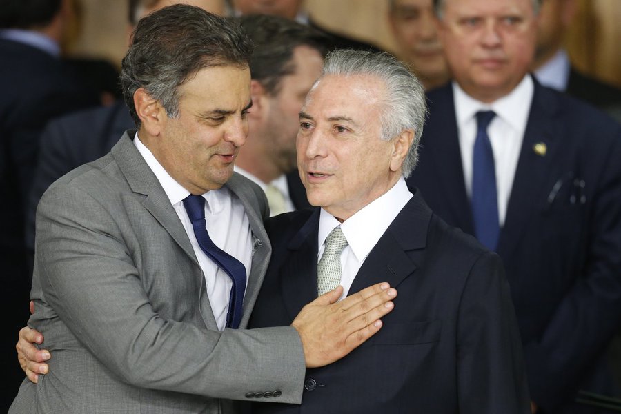 Para Fernando Brito, "parece ser tarde para que o PSDB se retire do abraço de afogado de Temer, a começar pela única figura de que dispunha para vender o discurso do 'novo', João Doria Junior, que se atou ao ocupante do Planalto de forma que, agora, dificilmente será rompida"; até porque, lembra Brito, "não existe rompimento sem oposição e os tucanos não têm como entrar em oposição ao que resta de projeto a este governo: a degola dos direitos sociais e trabalhistas" (Foto: Gisele Federicce) Para Fernando Brito, "parece ser tarde para que o PSDB se retire do abraço de afogado de Temer, a começar pela única figura de que dispunha para vender o discurso do 'novo', João Doria Junior, que se atou ao ocupante do Planalto de forma que, agora, dificilmente será rompida"; até porque, lembra Brito, "não existe rompimento sem oposição e os tucanos não têm como entrar em oposição ao que resta de projeto a este governo: a degola dos direitos sociais e trabalhistas"