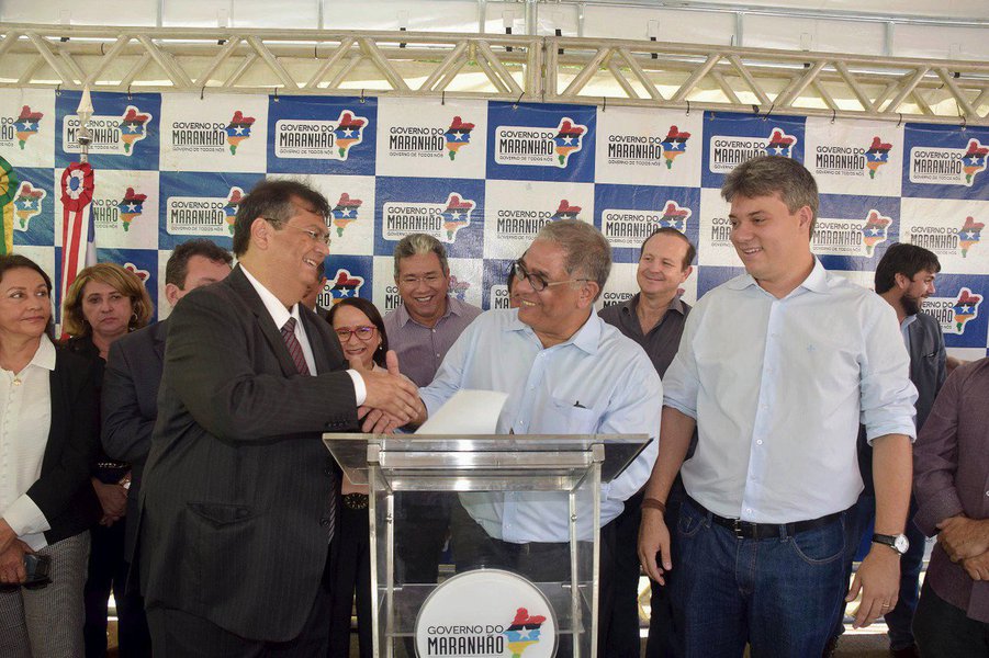 O governador do Maranhão, Flávio Dino, assinou ordem de serviço para a implantação do Banco de Alimentos em São Luís, na Central de Abastecimento do Maranhão (Ceasa), para arrecadar e distribuir gratuitamente alimentos para entidades socioassistenciais e pessoas em situação de vulnerabilidade social e insegurança alimentar, de forma a combater a fome e o desperdício de alimentos; segundo o governo, o investimento será de aproximadamente R$ 1 milhão (Foto: Leonardo Lucena) O governador do Maranhão, Flávio Dino, assinou ordem de serviço para a implantação do Banco de Alimentos em São Luís, na Central de Abastecimento do Maranhão (Ceasa), para arrecadar e distribuir gratuitamente alimentos para entidades socioassistenciais e pessoas em situação de vulnerabilidade social e insegurança alimentar, de forma a combater a fome e o desperdício de alimentos; segundo o governo, o investimento será de aproximadamente R$ 1 milhão