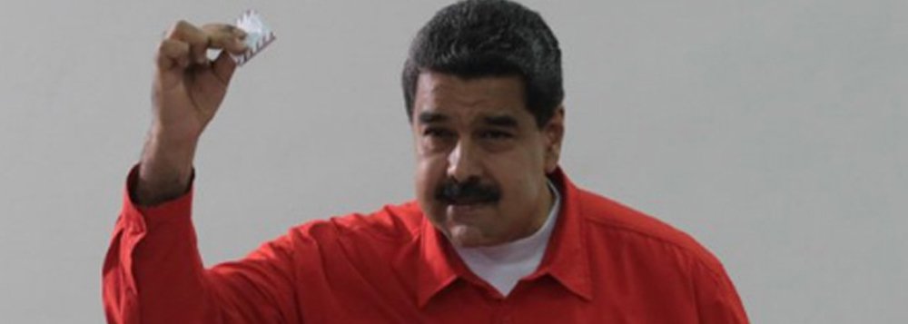 Para o presidente da Venezuela, a oposição não quer o diálogo; a disputa não é pelo projeto político, mas pelas reservas de petróleo e de outros recursos naturais; "A Assembleia Nacional Constituinte é o único caminho que restou para a Venezuela para o caminho do reencontro, para o caminho de paz. Eu não acredito que vá dividir o país, mas sim apontar para a esperança para reunificar e reconciliar a Venezuela", disse (Foto: Aquiles Lins) Para o presidente da Venezuela, a oposição não quer o diálogo; a disputa não é pelo projeto político, mas pelas reservas de petróleo e de outros recursos naturais; "A Assembleia Nacional Constituinte é o único caminho que restou para a Venezuela para o caminho do reencontro, para o caminho de paz. Eu não acredito que vá dividir o país, mas sim apontar para a esperança para reunificar e reconciliar a Venezuela", disse