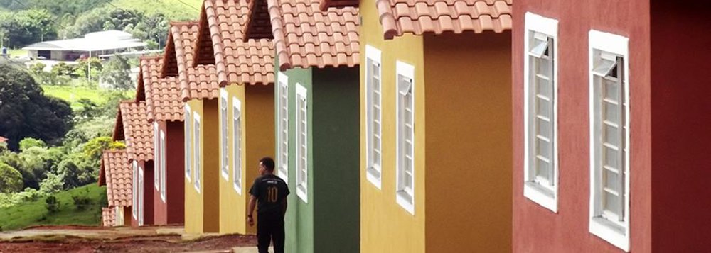 Os R$ 3,08 bilhões em propina paga a políticos pela JBS e pela Odebrecht dariam para erguer 27,3 mil moradias, o que resolveria pela metade o déficit habitacional de Belo Horizonte, de 56,4 mil unidades habitacionais; com o dinheiro, também daria para construir 870 escolas ao custo de R$ 3,5 milhões cada e a Linha 3 subterrânea do metrô de BH, ligando a Estação Lagoinha, no Centro, à Savassi, na Região Centro-Sul (Foto: Leonardo Lucena) Os R$ 3,08 bilhões em propina paga a políticos pela JBS e pela Odebrecht dariam para erguer 27,3 mil moradias, o que resolveria pela metade o déficit habitacional de Belo Horizonte, de 56,4 mil unidades habitacionais; com o dinheiro, também daria para construir 870 escolas ao custo de R$ 3,5 milhões cada e a Linha 3 subterrânea do metrô de BH, ligando a Estação Lagoinha, no Centro, à Savassi, na Região Centro-Sul