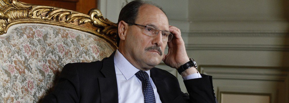 O governo estadual protocolou oficialmente um Projeto de Lei (PL) e um Projeto de Decreto Legislativo (PDL), vinculado ao PL, que prevê a realização de plebiscito para decidir a respeito da privatização de três estatais: a Companhia Estadual de Energia Elétrica (CEEE), a Companhia Riograndense de Mineração (CRM) e a Companhia de Gás do Estado do Rio Grande do Sul (Sulgás); para que o plebiscito ocorra ainda neste ano, entretanto, é preciso que o parlamento vote a proposição até a próxima quarta-feira (14), a quinta-feira (15), que seria prazo final, é feriado; a intenção do governo é votá-las na terça (13) (Foto: Leonardo Lucena) O governo estadual protocolou oficialmente um Projeto de Lei (PL) e um Projeto de Decreto Legislativo (PDL), vinculado ao PL, que prevê a realização de plebiscito para decidir a respeito da privatização de três estatais: a Companhia Estadual de Energia Elétrica (CEEE), a Companhia Riograndense de Mineração (CRM) e a Companhia de Gás do Estado do Rio Grande do Sul (Sulgás); para que o plebiscito ocorra ainda neste ano, entretanto, é preciso que o parlamento vote a proposição até a próxima quarta-feira (14), a quinta-feira (15), que seria prazo final, é feriado; a intenção do governo é votá-las na terça (13)