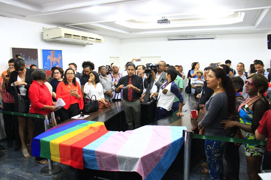 Foi sancionado o Conselho Estadual de Direitos da População de Lésbicas, Gays, Bissexuais, Travestis e Transexuais (LGBTT); a entidade deverá funcionar enquanto plataforma de diálogo entre o poder público e a sociedade civil organizada para o monitoramento e implantação de políticas públicas do estado; somente cinco estados brasileiros possuem um conselho estadual direcionado para este segmento da população
(Foto: Leonardo Lucena) Foi sancionado o Conselho Estadual de Direitos da População de Lésbicas, Gays, Bissexuais, Travestis e Transexuais (LGBTT); a entidade deverá funcionar enquanto plataforma de diálogo entre o poder público e a sociedade civil organizada para o monitoramento e implantação de políticas públicas do estado; somente cinco estados brasileiros possuem um conselho estadual direcionado para este segmento da população