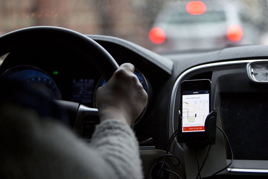 Moradores de 16 bairros de periferia de Salvador terão a partir desta terça-feira desconto de 15% no valor das viagens por meio do aplicativo Uber; novidade foi anunciada como parte de um plano da empresa para se tornar uma opção de mobilidade melhor em três regiões metropolitanas nordestinas (além de Salvador, a medida também vale para Recife-PE e Fortaleza-CE); em Salvador, serão contemplados: Periperi, Plataforma, Escada, Itacaranha, Periperi, Coutos, Paripe, Jardim Cajazeiras, São Rafael, Dom Avelar, Cajazeiras, Valéria, Palestina, Nova Esperança, Cassange, Areia Branca (Foto: Romulo Faro) Moradores de 16 bairros de periferia de Salvador terão a partir desta terça-feira desconto de 15% no valor das viagens por meio do aplicativo Uber; novidade foi anunciada como parte de um plano da empresa para se tornar uma opção de mobilidade melhor em três regiões metropolitanas nordestinas (além de Salvador, a medida também vale para Recife-PE e Fortaleza-CE); em Salvador, serão contemplados: Periperi, Plataforma, Escada, Itacaranha, Periperi, Coutos, Paripe, Jardim Cajazeiras, São Rafael, Dom Avelar, Cajazeiras, Valéria, Palestina, Nova Esperança, Cassange, Areia Branca