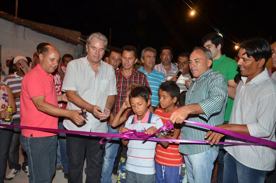 O Ministério Público Federal em Alagoas (MPF-AL) denunciou o ex-prefeito do município de Canapi, Celso Luiz Tenório Brandão, o ex-vice-prefeito Genaldo Soares Vieira e outras pessoas pelo desvio de R$ 15 milhões em recursos públicos; eles são acusados pelos crimes de lavagem de dinheiro, desvio de verbas públicas federais e organização criminosa; os recursos eram transferidos das contas do Fundef/Fundeb para outras contas do município ou diretamente para as de “laranjas” (Foto: Voney Malta) O Ministério Público Federal em Alagoas (MPF-AL) denunciou o ex-prefeito do município de Canapi, Celso Luiz Tenório Brandão, o ex-vice-prefeito Genaldo Soares Vieira e outras pessoas pelo desvio de R$ 15 milhões em recursos públicos; eles são acusados pelos crimes de lavagem de dinheiro, desvio de verbas públicas federais e organização criminosa; os recursos eram transferidos das contas do Fundef/Fundeb para outras contas do município ou diretamente para as de “laranjas”