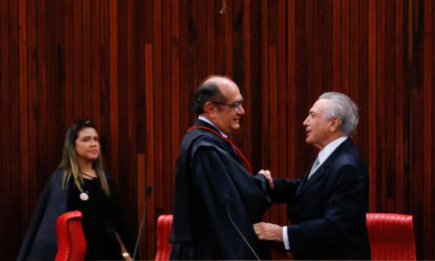 E pensar que o brasileiro que foi às urnas em 2014 sonhando com um país melhor, hoje é governado por uma quadrilha cujo comandante age sem escrúpulos à luz do dia. Parafraseando Gilmar Mendes no julgamento do TSE: ''pudores às favas!'' (Foto: Leo de Brito) E pensar que o brasileiro que foi às urnas em 2014 sonhando com um país melhor, hoje é governado por uma quadrilha cujo comandante age sem escrúpulos à luz do dia. Parafraseando Gilmar Mendes no julgamento do TSE: ''pudores às favas!''