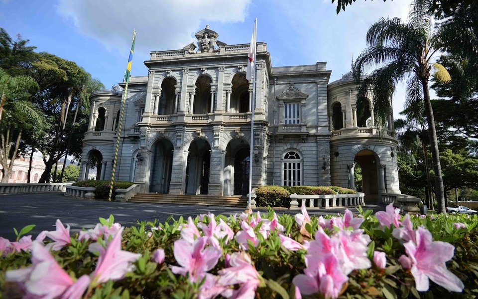 O Programa de Aprimoramento da Rede Socioassistencial do Sistema Único de Assistência Social (Suas) – Rede Cuidar - agora é lei; o governo de Minas Gerais oficializou, no Diário Oficial, a publicação da Lei 22.597/2017; segundo o executivo, o Rede Cuidar institui no estado os mecanismos de incentivo financeiro, assessoramento técnico e qualificação continuados para aprimorar os serviços, programas, projetos e benefícios de assistência social, ofertados pela rede Suas (Foto: Leonardo Lucena) O Programa de Aprimoramento da Rede Socioassistencial do Sistema Único de Assistência Social (Suas) – Rede Cuidar - agora é lei; o governo de Minas Gerais oficializou, no Diário Oficial, a publicação da Lei 22.597/2017; segundo o executivo, o Rede Cuidar institui no estado os mecanismos de incentivo financeiro, assessoramento técnico e qualificação continuados para aprimorar os serviços, programas, projetos e benefícios de assistência social, ofertados pela rede Suas