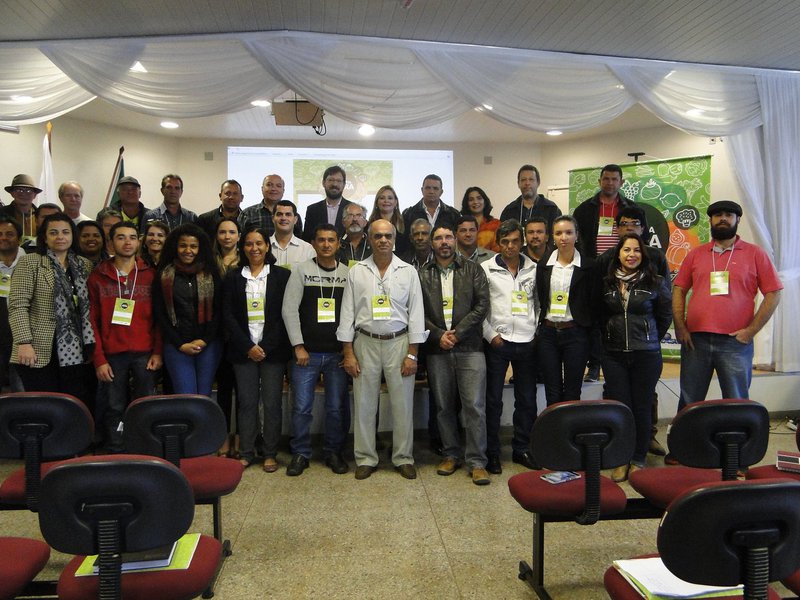 O governo de Minas Gerais, e a Secretaria Especial de Agricultura Familiar e Desenvolvimento Agrário do Governo Federal realizaram, em Diamantina, no Território Alto Jequitinhonha, a primeira capacitação do Garantia Safra 2017-2018, com o objetivo de orientar coordenadores e técnicos locais da Emater-MG, representantes de prefeituras e dos Conselhos Municipais de Desenvolvimento Rural Sustentável (CMDRS), sobre o funcionamento do programa na safra 2017/2018; o programa federal é um seguro pago a agricultores familiares com perdas de mais de 50% da safra por causa da seca (Foto: Leonardo Lucena) O governo de Minas Gerais, e a Secretaria Especial de Agricultura Familiar e Desenvolvimento Agrário do Governo Federal realizaram, em Diamantina, no Território Alto Jequitinhonha, a primeira capacitação do Garantia Safra 2017-2018, com o objetivo de orientar coordenadores e técnicos locais da Emater-MG, representantes de prefeituras e dos Conselhos Municipais de Desenvolvimento Rural Sustentável (CMDRS), sobre o funcionamento do programa na safra 2017/2018; o programa federal é um seguro pago a agricultores familiares com perdas de mais de 50% da safra por causa da seca