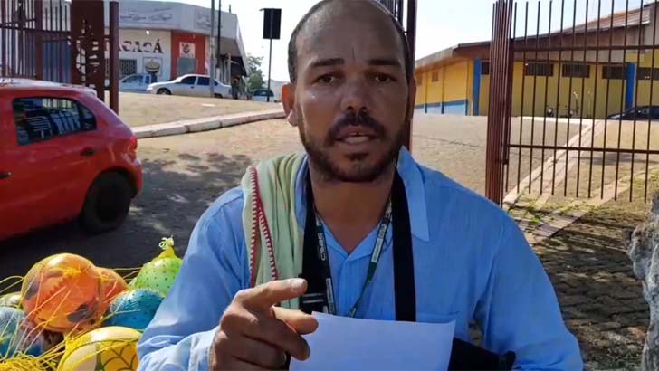 Aconteceu em Porto Velho, capital de Rondônia, administrada pelo tucano Hildon Chaves, que se elegeu com mais de 65% dos votos. Um vídeo mostra a ação truculenta de fiscais da prefeitura para remover o ambulante Eduardo Jesus de Oliveira que se preparava para vender pequenos brinquedos infláveis (Foto: Luciana Oliveira) Aconteceu em Porto Velho, capital de Rondônia, administrada pelo tucano Hildon Chaves, que se elegeu com mais de 65% dos votos. Um vídeo mostra a ação truculenta de fiscais da prefeitura para remover o ambulante Eduardo Jesus de Oliveira que se preparava para vender pequenos brinquedos infláveis