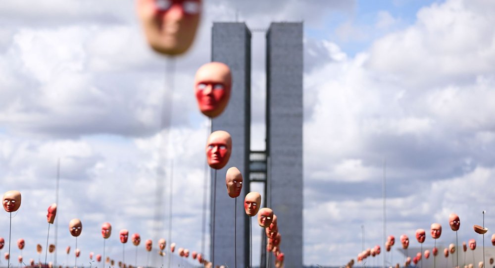 A corrupção é hoje a maior preocupação dos brasileiros, ultrapassando questões importantes como a violência, o desemprego e a qualidade dos serviços públicos. A conclusão é de pesquisa do Instituto Ipsos realizada em 26 países, incluindo o Brasil; para o professor Ricardo Ismael, da PUC, o problema não está só nos políticos, mas na própria sociedade, que precisa rever seus valores (Foto: Leonardo Attuch) A corrupção é hoje a maior preocupação dos brasileiros, ultrapassando questões importantes como a violência, o desemprego e a qualidade dos serviços públicos. A conclusão é de pesquisa do Instituto Ipsos realizada em 26 países, incluindo o Brasil; para o professor Ricardo Ismael, da PUC, o problema não está só nos políticos, mas na própria sociedade, que precisa rever seus valores
