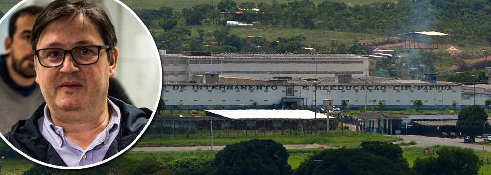 Ex-deputado Rodrigo Rocha Loures, o homem da mala de Temer, foi transferido nesta quarta-feira 7 para o Complexo da Papuda, no Distrito Federal; maioria das celas do bloco onde ele está preso não tem celas individuais, tem três treliches e capacidade para até nove pessoas; o único aparelho eletrônico permitido é uma televisão, que deve ser comprada pelos próprios presos (Foto: Leonardo Lucena) Ex-deputado Rodrigo Rocha Loures, o homem da mala de Temer, foi transferido nesta quarta-feira 7 para o Complexo da Papuda, no Distrito Federal; maioria das celas do bloco onde ele está preso não tem celas individuais, tem três treliches e capacidade para até nove pessoas; o único aparelho eletrônico permitido é uma televisão, que deve ser comprada pelos próprios presos
