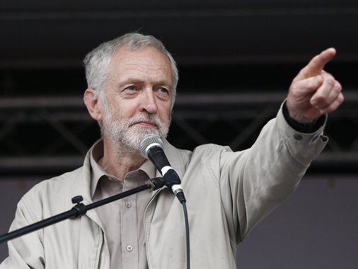 As experiências eleitorais recentes nos EUA, França e Reino Unido concentram a seguinte lição: em tempos atuais, a esquerda, quando assume um programa de crítica radical do neoliberalismo e do capitalismo financeiro, polariza, aglutina e cresce; quando, ao contrário, assume um discurso envergonhado e conciliador diante do mercado e das elites, definha organicamente, deixa de polarizar, aglutinar e crescer (Foto: Lindbergh Farias) As experiências eleitorais recentes nos EUA, França e Reino Unido concentram a seguinte lição: em tempos atuais, a esquerda, quando assume um programa de crítica radical do neoliberalismo e do capitalismo financeiro, polariza, aglutina e cresce; quando, ao contrário, assume um discurso envergonhado e conciliador diante do mercado e das elites, definha organicamente, deixa de polarizar, aglutinar e crescer