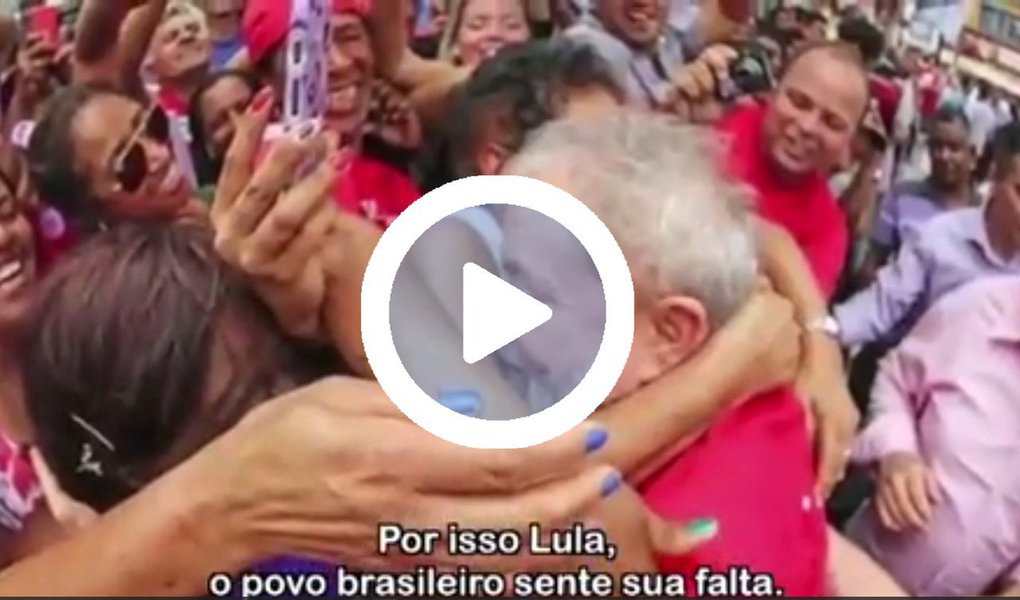 Em 2002, quando se elegeu, o ex-presidente Luiz Inácio Lula da Silva divulgou sua Carta ao Povo Brasileiro, em que se comprometia com a estabilidade econômica; nesta quinta-feira, 1º, dia em que abriu o 6º congresso nacional do PT, ele recebeu uma Carta do Povo Brasileiro, em vídeo produzido pelo deputado Paulo Pimenta (PT-RS); nele, são reproduzidos depoimentos de trabalhadores sobre o legado de Lula e seu papel na luta pelos direitos sociais; "Lula é o maior lutador de todos os tempos para a classe trabalhadora", resume o pedreiro Leonel Pacheco; assista acima (Foto: Aquiles Lins) Em 2002, quando se elegeu, o ex-presidente Luiz Inácio Lula da Silva divulgou sua Carta ao Povo Brasileiro, em que se comprometia com a estabilidade econômica; nesta quinta-feira, 1º, dia em que abriu o 6º congresso nacional do PT, ele recebeu uma Carta do Povo Brasileiro, em vídeo produzido pelo deputado Paulo Pimenta (PT-RS); nele, são reproduzidos depoimentos de trabalhadores sobre o legado de Lula e seu papel na luta pelos direitos sociais; "Lula é o maior lutador de todos os tempos para a classe trabalhadora", resume o pedreiro Leonel Pacheco; assista acima
