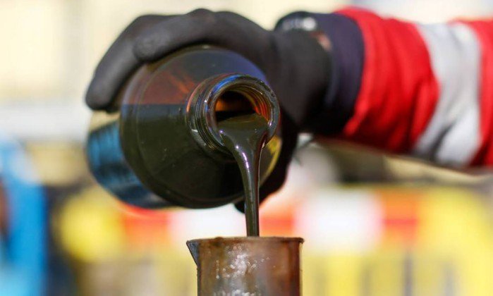 Insistir na atual estratégia de focar na produção de petróleo cru e privatizar os ativos que aumentam seu valor é confrontar a realidade. Mais sensato é mudar a estratégia, agregar valor ao petróleo, interromper a venda de ativos e preservar a atuação corporativa integrada (Foto: Cláudio da Costa Oliveira) Insistir na atual estratégia de focar na produção de petróleo cru e privatizar os ativos que aumentam seu valor é confrontar a realidade. Mais sensato é mudar a estratégia, agregar valor ao petróleo, interromper a venda de ativos e preservar a atuação corporativa integrada