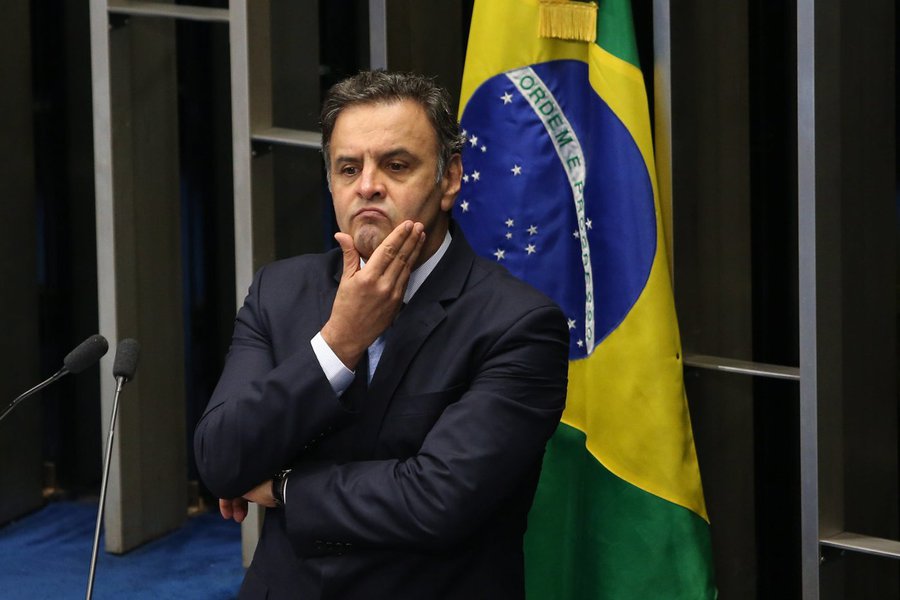 Levantamento feito pelo instituto Paraná Pesquisas mostra que o senador Aécio Neves (PSDB) é majoritariamente rejeitado pelos eleitores de Belo Horizonte; numa candidatura presidencial em 2018, Aécio teria apenas 6,7% de intenções de voto, ocupando a quinta colocação; o ex-presidente Lula lidera a preferência dos eleitores da capital mineira, com 19,9% de intenções (Foto: Aquiles Lins) Levantamento feito pelo instituto Paraná Pesquisas mostra que o senador Aécio Neves (PSDB) é majoritariamente rejeitado pelos eleitores de Belo Horizonte; numa candidatura presidencial em 2018, Aécio teria apenas 6,7% de intenções de voto, ocupando a quinta colocação; o ex-presidente Lula lidera a preferência dos eleitores da capital mineira, com 19,9% de intenções
