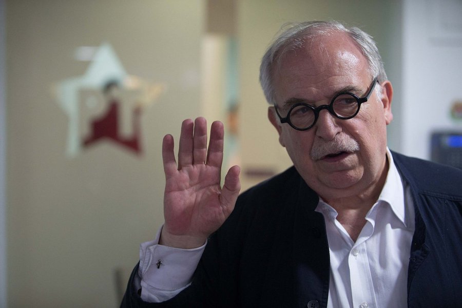 "Marco Aurélio foi um dos arquitetos dessa política ativa e altiva (no feliz resumo de Celso Amorim), que elegeu como azimute a prioridade dos interesses nacionais, a busca de seu próprio caminho, rompendo com o trajeto de submissão automática às grandes potências. Sua herança é o exemplo da politica externa mais bem sucedida desde a Independência. A grandeza dessa política, revogada, se sobressai independentemente da mediocridade atual, que retira o país do proscênio e o relega, retroagindo aos governos Collor e FHC, à mais abjeta subserviência à potência hegemônica", diz Roberto Amaral (Foto: Roberto Amaral) "Marco Aurélio foi um dos arquitetos dessa política ativa e altiva (no feliz resumo de Celso Amorim), que elegeu como azimute a prioridade dos interesses nacionais, a busca de seu próprio caminho, rompendo com o trajeto de submissão automática às grandes potências. Sua herança é o exemplo da politica externa mais bem sucedida desde a Independência. A grandeza dessa política, revogada, se sobressai independentemente da mediocridade atual, que retira o país do proscênio e o relega, retroagindo aos governos Collor e FHC, à mais abjeta subserviência à potência hegemônica", diz Roberto Amaral