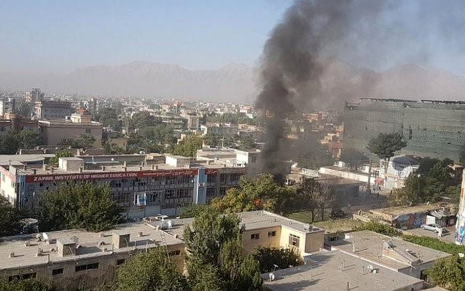 Um agressor do Taliban detonou um carro-bomba na cidade de Cabul deixando até 35 mortos e mais de 40 feridos, informaram autoridades do governo, em um dos piores ataques na capital afegã nas últimas semana; Taliban, que disputa o controle do Afeganistão com o governo apoiado pelo Ocidente e com uma coalizão apoiada pela Otan, lançou uma onda de ataques pelo país nos últimos dias, desencadeando conflitos em mais de seis províncias (Foto: Paulo Emílio) Um agressor do Taliban detonou um carro-bomba na cidade de Cabul deixando até 35 mortos e mais de 40 feridos, informaram autoridades do governo, em um dos piores ataques na capital afegã nas últimas semana; Taliban, que disputa o controle do Afeganistão com o governo apoiado pelo Ocidente e com uma coalizão apoiada pela Otan, lançou uma onda de ataques pelo país nos últimos dias, desencadeando conflitos em mais de seis províncias