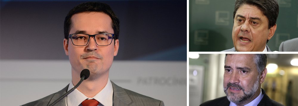 Deputados Wadih Damous (PT-RJ) e Paulo Pimenta (PT-RS) apresentarão ao Conselho Nacional do Ministério Público um pedido de informações sobre a alegação de contrato de confidencialidade feita pelo procurador da República Deltan Dallagnol, coordenador da força-tarefa da Lava Jato, para não revelar quanto cobra por palestra e a identidade de seus clientes; "Não existe juiz e promotor alegar cláusula de confidencialidade. Isso não existe no serviço público", argumentou Pimenta; após polêmica de que suas palestras custam entre R$ 30 mil e R$ 40 mil, de acordo com o site de uma empresa que o agencia, Dallagnol disse estar montando um fundo de combate à corrupção com parte do dinheiro recebido (Foto: Gisele Federicce) Deputados Wadih Damous (PT-RJ) e Paulo Pimenta (PT-RS) apresentarão ao Conselho Nacional do Ministério Público um pedido de informações sobre a alegação de contrato de confidencialidade feita pelo procurador da República Deltan Dallagnol, coordenador da força-tarefa da Lava Jato, para não revelar quanto cobra por palestra e a identidade de seus clientes; "Não existe juiz e promotor alegar cláusula de confidencialidade. Isso não existe no serviço público", argumentou Pimenta; após polêmica de que suas palestras custam entre R$ 30 mil e R$ 40 mil, de acordo com o site de uma empresa que o agencia, Dallagnol disse estar montando um fundo de combate à corrupção com parte do dinheiro recebido