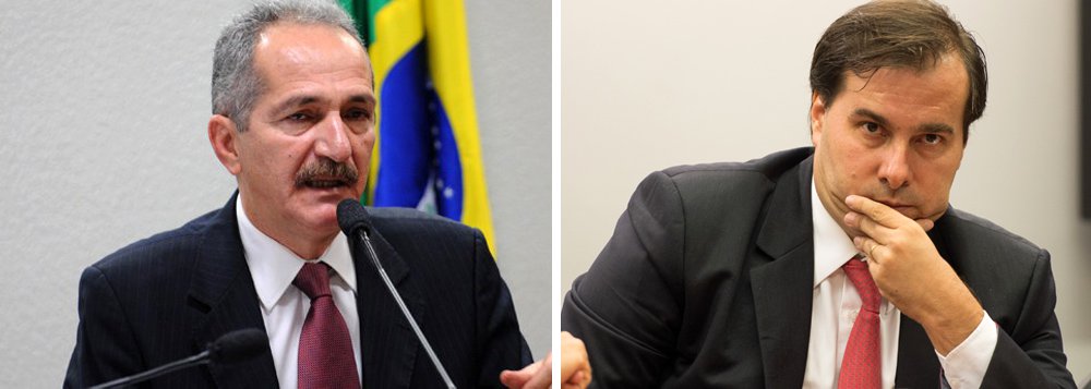 Em entrevista ao site Nocaute, do jornalista Fernando Morais, o ex-ministro da Defesa Aldo Rebelo (PCdoB) revela que está "afastado" de uma agenda do PC do B, diz que tem "alianças pontuais" com Rodrigo Maia (DEM-RJ), mas nega articulação para ser vice do atual presidente da Câmara; Rebelo defendeu também a convocação de eleições diretas e criticou o impacto da Lava Jato na economia brasileira e a influência dos EUA no golpe contra Dilma Rousseff; confira a íntegra (Foto: Gisele Federicce) Em entrevista ao site Nocaute, do jornalista Fernando Morais, o ex-ministro da Defesa Aldo Rebelo (PCdoB) revela que está "afastado" de uma agenda do PC do B, diz que tem "alianças pontuais" com Rodrigo Maia (DEM-RJ), mas nega articulação para ser vice do atual presidente da Câmara; Rebelo defendeu também a convocação de eleições diretas e criticou o impacto da Lava Jato na economia brasileira e a influência dos EUA no golpe contra Dilma Rousseff; confira a íntegra