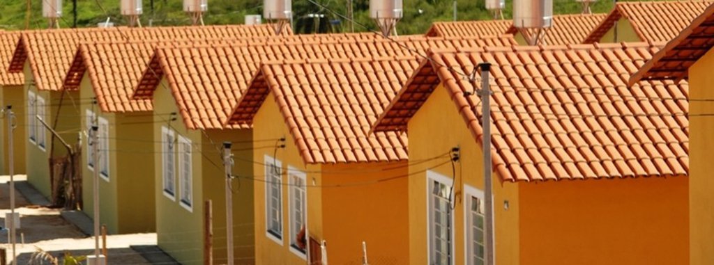 O governo de Minas Gerais informou que entregará, até setembro deste ano, dispositivos de aquecimento solar para 250 famílias residentes em sete municípios dos territórios Central, Norte e dos Alto, Médio e Baixo Jequitinhonha de Minas; o Projeto Energia Cidadã, executado por meio da Cemig, também tem como parceira de realização a Companhia de Habitação de Minas Gerais (Cohab Minas); nesta etapa do projeto, os investimentos nas cidades vão ultrapassar R$ 500 mil, de acordo com o executivo (Foto: Leonardo Lucena) O governo de Minas Gerais informou que entregará, até setembro deste ano, dispositivos de aquecimento solar para 250 famílias residentes em sete municípios dos territórios Central, Norte e dos Alto, Médio e Baixo Jequitinhonha de Minas; o Projeto Energia Cidadã, executado por meio da Cemig, também tem como parceira de realização a Companhia de Habitação de Minas Gerais (Cohab Minas); nesta etapa do projeto, os investimentos nas cidades vão ultrapassar R$ 500 mil, de acordo com o executivo