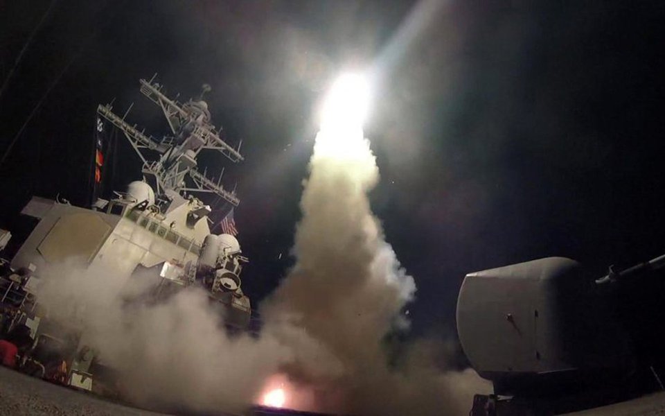 Navios da Marinha dos EUA dispararam tiros de aviso contra navios do Irã no golfo Pérsico; incidente aconteceu após um navio iraniano se ter aproximado à distância de 137 metros de um navio da Marinha dos EUA, o USS Thunderbolt disparou tiros de aviso depois de realizar, sem sucesso uma tentativa de comunicação por rádio (Foto: Paulo Emílio) Navios da Marinha dos EUA dispararam tiros de aviso contra navios do Irã no golfo Pérsico; incidente aconteceu após um navio iraniano se ter aproximado à distância de 137 metros de um navio da Marinha dos EUA, o USS Thunderbolt disparou tiros de aviso depois de realizar, sem sucesso uma tentativa de comunicação por rádio