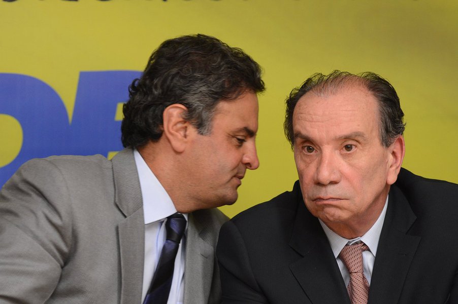 Na reunião que acontecerá nesta segunda-feira 12 com a Executiva Nacional do PSDB, os tucanos pretendem apenas proferir uma decisão quando houver coesão sobre permanecer na base do governo federal ou abandonar o barco de Michel Temer, investigado e cada vez mais encurralado na Lava Jato; o partido, porém, está rachado, com bastante pressão para o desembarque (Foto: Gisele Federicce) Na reunião que acontecerá nesta segunda-feira 12 com a Executiva Nacional do PSDB, os tucanos pretendem apenas proferir uma decisão quando houver coesão sobre permanecer na base do governo federal ou abandonar o barco de Michel Temer, investigado e cada vez mais encurralado na Lava Jato; o partido, porém, está rachado, com bastante pressão para o desembarque
