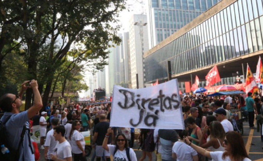 As centrais sindicais e as frentes Brasil Popular e Povo Sem Medo realizam, na próxima terça-feira (20), um ato na Praça da Sé, em São Paulo, a partir das 16 horas; manifestação faz parte do Dia Nacional de Mobilização, da agenda dos movimentos sociais e sindical contra as reformas trabalhista e da Previdência, pela saída de Michel Temer da presidência e em prol da convocação de eleições diretas; “O dia 20 é importante como mais um dia de mobilização. Apesar do total desgaste do governo, do envolvimento em corrupção e na iminência do oferecimento da denúncia pela Procuradoria-Geral da República, o governo continua com a pauta das reformas na Câmara e no Senado”, diz Raimundo Bonfim, coordenador da Frente Brasil Popular e Central de Movimentos Populares (CMP) (Foto: José Barbacena) As centrais sindicais e as frentes Brasil Popular e Povo Sem Medo realizam, na próxima terça-feira (20), um ato na Praça da Sé, em São Paulo, a partir das 16 horas; manifestação faz parte do Dia Nacional de Mobilização, da agenda dos movimentos sociais e sindical contra as reformas trabalhista e da Previdência, pela saída de Michel Temer da presidência e em prol da convocação de eleições diretas; “O dia 20 é importante como mais um dia de mobilização. Apesar do total desgaste do governo, do envolvimento em corrupção e na iminência do oferecimento da denúncia pela Procuradoria-Geral da República, o governo continua com a pauta das reformas na Câmara e no Senado”, diz Raimundo Bonfim, coordenador da Frente Brasil Popular e Central de Movimentos Populares (CMP)