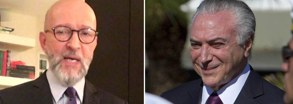 "Alguém precisa dizer a Temer que falta à sua estratégia de defesa a densidade de meio quilo de explicações. Depois de pedir prazo para responder ao interrogatório da Polícia Federal, Temer informou ao Supremo que não responderá às perguntas. Seu silêncio é eloquente", afirma o jornalista; para Josias de Souza, Temer é "um presidente apaixonado pelo erro. E plenamente correspondido" (Foto: Gisele Federicce) "Alguém precisa dizer a Temer que falta à sua estratégia de defesa a densidade de meio quilo de explicações. Depois de pedir prazo para responder ao interrogatório da Polícia Federal, Temer informou ao Supremo que não responderá às perguntas. Seu silêncio é eloquente", afirma o jornalista; para Josias de Souza, Temer é "um presidente apaixonado pelo erro. E plenamente correspondido"