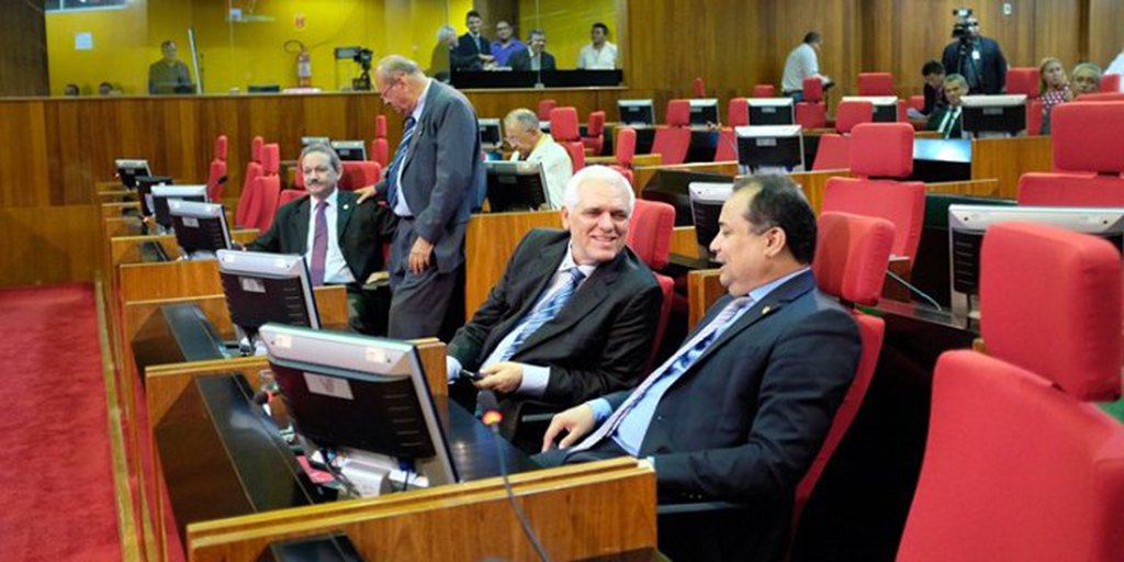 O deputado João Madison Nogueira (PMDB) denunciou que existem informações não oficiais de que deputados da Assembleia estariam grampeados numa retaliação à aprovação da PEC que autorizou a participação dos promotores de Justiça na eleição do novo procurador-geral de Justiça do estado (Foto: Leonardo Lucena) O deputado João Madison Nogueira (PMDB) denunciou que existem informações não oficiais de que deputados da Assembleia estariam grampeados numa retaliação à aprovação da PEC que autorizou a participação dos promotores de Justiça na eleição do novo procurador-geral de Justiça do estado