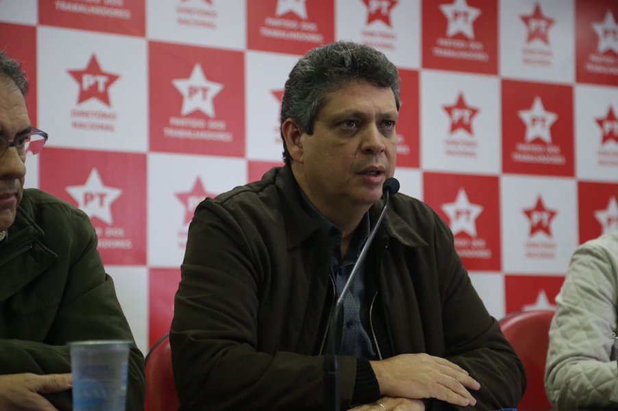 Segundo o vice-presidente nacional do Partido dos Trabalhadores, Márcio Macêdo (PT-SE), o bloqueio dos bens do ex-presidente Lula é um ato de vingança; de acordo com o dirigente petista, essa é uma forma do juiz federal Sérgio Moro esconder as contradições do processo (Foto: Charles Nisz) Segundo o vice-presidente nacional do Partido dos Trabalhadores, Márcio Macêdo (PT-SE), o bloqueio dos bens do ex-presidente Lula é um ato de vingança; de acordo com o dirigente petista, essa é uma forma do juiz federal Sérgio Moro esconder as contradições do processo