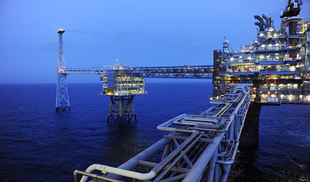 Colaboração entre as polícias do Brasil e da França investiga corrupção em Angola; governo angolano teria contratado empresas de forma irregular, com autoridades cobrando propina de até 35% para garantir contratos com o governo local (Foto: Charles Nisz) Colaboração entre as polícias do Brasil e da França investiga corrupção em Angola; governo angolano teria contratado empresas de forma irregular, com autoridades cobrando propina de até 35% para garantir contratos com o governo local