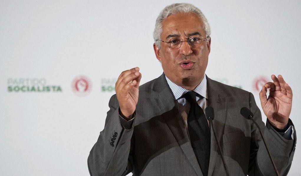 Primeiro-ministro português, o socialista António Costa, inicia neste sábado (10) uma viagem pela América Latina que começará pelo Brasil, onde festeja o Dia de Portugal, de Camões e das Comunidades Portuguesas; depois ele segue para visitas oficiais à Argentina e ao Chile, onde se reunirá com os presidentes de ambos países; agenda oficial da viagem aos três países, que começará pelo Brasil no sábado; António Costa e o presidente de Portugal, Marcelo Rebelo de Sousa, chegarão a São Paulo ao final da tarde, e ambos presidirão as comemorações do Dia de Portugal, no Teatro Municipal, que será encerrado com um show da fadista Gisela João (Foto: Aquiles Lins) Primeiro-ministro português, o socialista António Costa, inicia neste sábado (10) uma viagem pela América Latina que começará pelo Brasil, onde festeja o Dia de Portugal, de Camões e das Comunidades Portuguesas; depois ele segue para visitas oficiais à Argentina e ao Chile, onde se reunirá com os presidentes de ambos países; agenda oficial da viagem aos três países, que começará pelo Brasil no sábado; António Costa e o presidente de Portugal, Marcelo Rebelo de Sousa, chegarão a São Paulo ao final da tarde, e ambos presidirão as comemorações do Dia de Portugal, no Teatro Municipal, que será encerrado com um show da fadista Gisela João