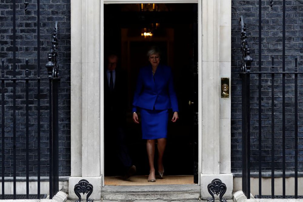 Primeira-ministra britânica, Theresa May, deixa residência oficial na Downing Street a caminho do Palácio de Buckingham, após eleições no Reino Unido. 09/06/2017 REUTERS/Stefan Wermuth (Foto: Gisele Federicce) Primeira-ministra britânica, Theresa May, deixa residência oficial na Downing Street a caminho do Palácio de Buckingham, após eleições no Reino Unido. 09/06/2017 REUTERS/Stefan Wermuth
