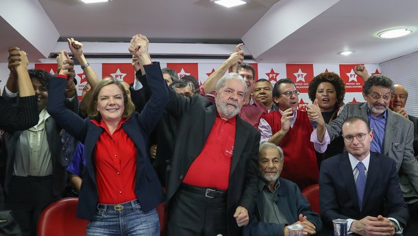 Esse ódio é tão cego que se nega a ver fatos simples: um Presidente da Republica, se quisesse ser corrupto, não se sujaria por um tríplex. Mas o ódio cega. O ódio é tão grande que cega para ver o quanto tudo é orquestrado – uma condenação durante a aprovação de medidas que nos mandarão de volta ao século 19 (Foto: Kauan Von Novack) Esse ódio é tão cego que se nega a ver fatos simples: um Presidente da Republica, se quisesse ser corrupto, não se sujaria por um tríplex. Mas o ódio cega. O ódio é tão grande que cega para ver o quanto tudo é orquestrado – uma condenação durante a aprovação de medidas que nos mandarão de volta ao século 19