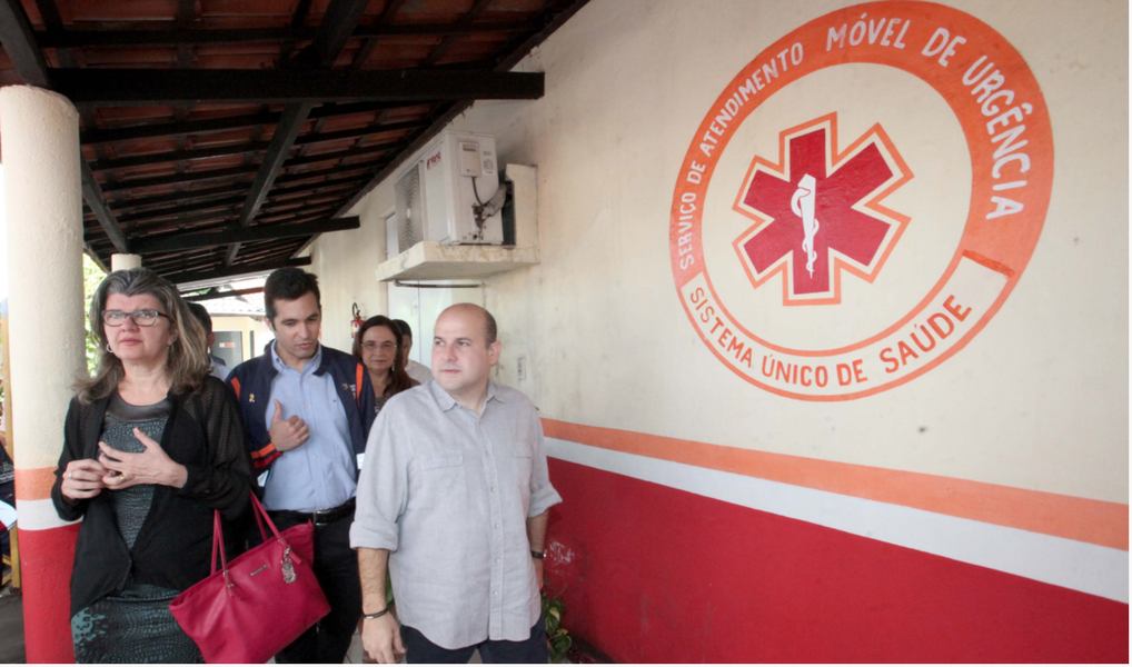 O prefeito Roberto Cláudio (PDT) realizou a entrega da terceira ambulância locada para complementar a rede Samu Fortaleza, na manhã desta terça-feira (20). Na ocasião, o chefe do Executivo Municipal anunciou melhorias para o serviço, como a disponibilização de novas ambulâncias e melhorias infraestruturais nos Centros de Serviço Remotos espalhados pela Cidade (Foto: Rodrigo Rocha) O prefeito Roberto Cláudio (PDT) realizou a entrega da terceira ambulância locada para complementar a rede Samu Fortaleza, na manhã desta terça-feira (20). Na ocasião, o chefe do Executivo Municipal anunciou melhorias para o serviço, como a disponibilização de novas ambulâncias e melhorias infraestruturais nos Centros de Serviço Remotos espalhados pela Cidade