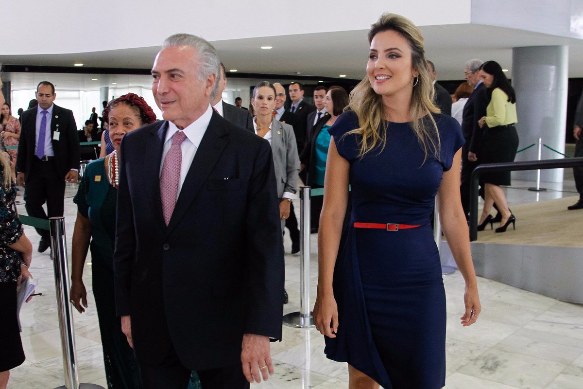 Em meio à denúncia de que voou de graça no jato do empresário Joesley Batista, dono da JBS, o site Congresso em Foco lembra ainda uma outra farra de Michel Temer com dinheiro público; quando era presidente da Câmara, em 2009, o peemedebista fez turismo com verba pública com a família na Bahia, curiosamente o mesmo destino para onde ele foi na aeronave do delator da Lava Jato; o fato chegou a ser admitido por Temer, que na época o minimizou, dizendo que não era ilegal (Foto: Gisele Federicce) Em meio à denúncia de que voou de graça no jato do empresário Joesley Batista, dono da JBS, o site Congresso em Foco lembra ainda uma outra farra de Michel Temer com dinheiro público; quando era presidente da Câmara, em 2009, o peemedebista fez turismo com verba pública com a família na Bahia, curiosamente o mesmo destino para onde ele foi na aeronave do delator da Lava Jato; o fato chegou a ser admitido por Temer, que na época o minimizou, dizendo que não era ilegal
