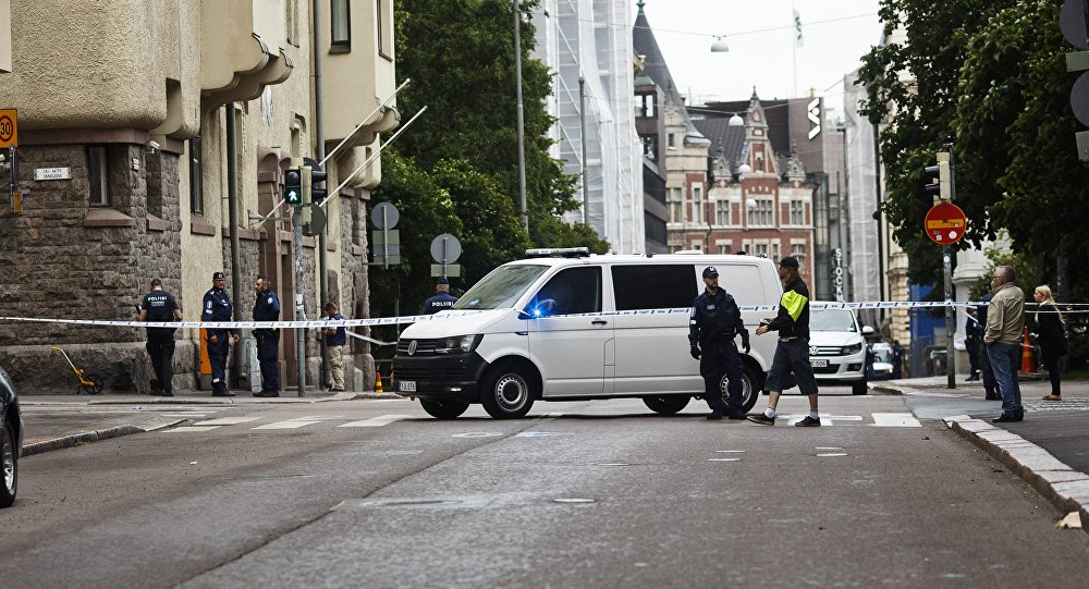 Pelo menos uma pessoa morreu e várias ficaram feridas em um atropelamento em massa nesta sexta-feira na capital da Finlândia, segundo informaram autoridades de Helsinque; de acordo com a polícia, o motorista, que aparenta estar intoxicado, foi detido logo após o ataque; sua identidade não foi revelada; mas o canal de tv local Yle relatou que ele seria um cidadão finlandês de aproximadamente 50 anos (Foto: Aquiles Lins) Pelo menos uma pessoa morreu e várias ficaram feridas em um atropelamento em massa nesta sexta-feira na capital da Finlândia, segundo informaram autoridades de Helsinque; de acordo com a polícia, o motorista, que aparenta estar intoxicado, foi detido logo após o ataque; sua identidade não foi revelada; mas o canal de tv local Yle relatou que ele seria um cidadão finlandês de aproximadamente 50 anos