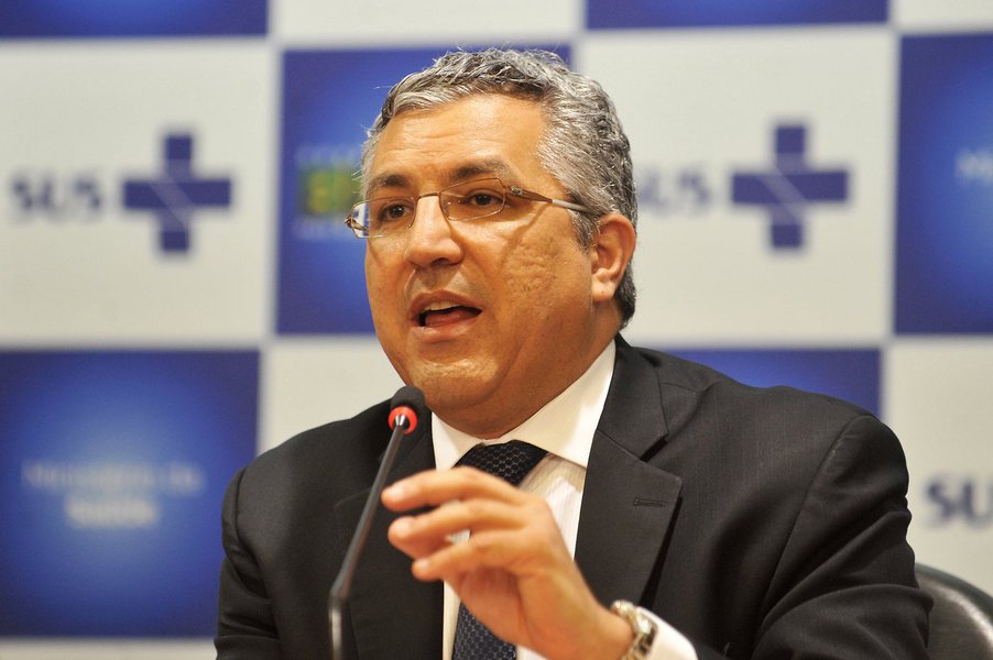 O vice-presidente nacional do PT, ex-ministro da Saúde, Alexandre Padilha, estará em Fortaleza neste final de semana. Amanhã (29) pela manhã, o ex-ministro fará uma palestra em um evento da Rede de Médicos Populares, reunindo profissionais que atuam em defesa do Sistema Único de Saúde (SUS) e à tarde participará do debate "Conjuntura e Desafios para o PT", com militantes do partido (Foto: Fatima 247) O vice-presidente nacional do PT, ex-ministro da Saúde, Alexandre Padilha, estará em Fortaleza neste final de semana. Amanhã (29) pela manhã, o ex-ministro fará uma palestra em um evento da Rede de Médicos Populares, reunindo profissionais que atuam em defesa do Sistema Único de Saúde (SUS) e à tarde participará do debate "Conjuntura e Desafios para o PT", com militantes do partido
