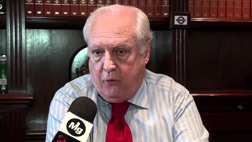 Criminalista que assinou pedido de impeachment do ex-presidente Fernando Collor de Mello, René Ariel Dotti critica "juízes midiáticos" e diz que descrença na política pode levar à ascensão de radicais como Jair Bolsonaro; segundo Dotti, as delações constituem "vantagens para delinquentes" e que Fachin e Janot atropelaram o processo penal. O advogado também criticou a divulgação de conversas privadas entre o jornalista Reinaldo Azevedo e Andrea Neves, irmã do senador tucano Aécio Neves: "É um abuso material e moral" (Foto: Charles Nisz) Criminalista que assinou pedido de impeachment do ex-presidente Fernando Collor de Mello, René Ariel Dotti critica "juízes midiáticos" e diz que descrença na política pode levar à ascensão de radicais como Jair Bolsonaro; segundo Dotti, as delações constituem "vantagens para delinquentes" e que Fachin e Janot atropelaram o processo penal. O advogado também criticou a divulgação de conversas privadas entre o jornalista Reinaldo Azevedo e Andrea Neves, irmã do senador tucano Aécio Neves: "É um abuso material e moral"