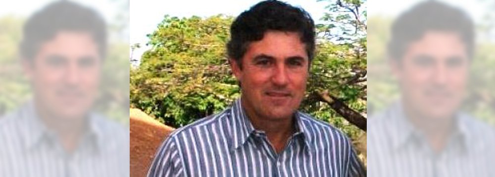 Informações de bastidores dão conta de que o empreiteiro Rossine Aires Guimarães teria fechado delação premiada com o MPF; Há quem garanta que Rossini falou por 14 horas, em dois dias, com os procuradores; não se sabe se a delação teria ocorrido na Operação Ápia, que investiga esquema que fraudava licitações públicas e execução de contratos celebrados para a terraplanagem e pavimentação asfáltica em diversas rodovias estaduais, ou na Reis do Gado, que investigou um esquema de fraudes em contratos de licitações públicas (Foto: Leonardo Lucena) Informações de bastidores dão conta de que o empreiteiro Rossine Aires Guimarães teria fechado delação premiada com o MPF; Há quem garanta que Rossini falou por 14 horas, em dois dias, com os procuradores; não se sabe se a delação teria ocorrido na Operação Ápia, que investiga esquema que fraudava licitações públicas e execução de contratos celebrados para a terraplanagem e pavimentação asfáltica em diversas rodovias estaduais, ou na Reis do Gado, que investigou um esquema de fraudes em contratos de licitações públicas