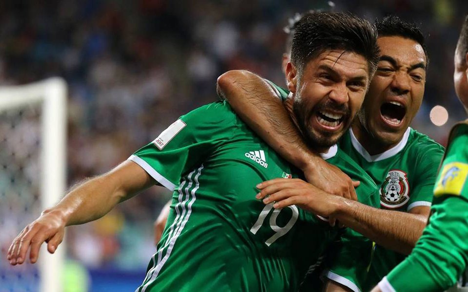 México marcou duas vezes em um animado segundo tempo para superar a Nova Zelândia por 2 x 1 e destruir os sonhos da rival de garantir sua primeira vitória na Copa das Confederações na 11ª tentativa; México terminou o dia como líder do Grupo A com quatro pontos, à frente de Portugal no saldo de gols; anfitriã Rússia está em terceiro com três pontos e a Nova Zelândia não tem nenhum (Foto: Paulo Emílio) México marcou duas vezes em um animado segundo tempo para superar a Nova Zelândia por 2 x 1 e destruir os sonhos da rival de garantir sua primeira vitória na Copa das Confederações na 11ª tentativa; México terminou o dia como líder do Grupo A com quatro pontos, à frente de Portugal no saldo de gols; anfitriã Rússia está em terceiro com três pontos e a Nova Zelândia não tem nenhum