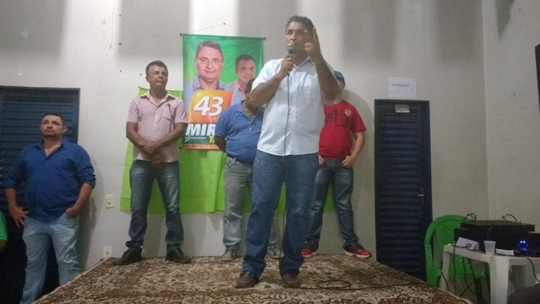 Com 55,08% dos votos válidos, Altamirando Zequinha (PV) foi eleito prefeito de Taguatinga; o candidato a prefeito Lúcio Renato José Pereira (PSD), obteve 44,92% dos votos; o TSE indeferiu o registro da candidatura do prefeito eleito Paulo Roberto Ribeiro (PSD), porque ele teve as contas rejeitas pelo TCU durante outro mandato que esteve à frente da prefeitura (Foto: Leonardo Lucena) Com 55,08% dos votos válidos, Altamirando Zequinha (PV) foi eleito prefeito de Taguatinga; o candidato a prefeito Lúcio Renato José Pereira (PSD), obteve 44,92% dos votos; o TSE indeferiu o registro da candidatura do prefeito eleito Paulo Roberto Ribeiro (PSD), porque ele teve as contas rejeitas pelo TCU durante outro mandato que esteve à frente da prefeitura
