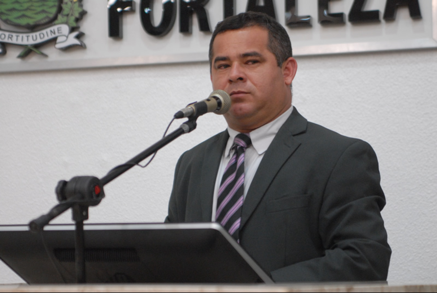 O deputado federal Vaidon Oliveira (DEM-CE) apresentou projeto na Câmara dos Deputados com o objetivo de proibir a utilização de imagens de videomonitoramento do interior de veículos para a aplicação de multas de trânsito. Este ano, a Prefeitura de Fortaleza passou a utilizar este tipo de equipamento, com a justificativa de garantir maior segurança e fluidez no trânsito (Foto: Rodrigo Rocha) O deputado federal Vaidon Oliveira (DEM-CE) apresentou projeto na Câmara dos Deputados com o objetivo de proibir a utilização de imagens de videomonitoramento do interior de veículos para a aplicação de multas de trânsito. Este ano, a Prefeitura de Fortaleza passou a utilizar este tipo de equipamento, com a justificativa de garantir maior segurança e fluidez no trânsito