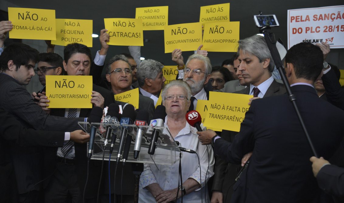 O PSOL foi o primeiro partido a soltar uma nota condenando o julgamento político de Moro. O PSOL votou unido contra o impeachment de Dilma. O PSOL teve um comportamento exemplar nas lutas de resistência contra o golpe (Foto: Renato Rovai) O PSOL foi o primeiro partido a soltar uma nota condenando o julgamento político de Moro. O PSOL votou unido contra o impeachment de Dilma. O PSOL teve um comportamento exemplar nas lutas de resistência contra o golpe