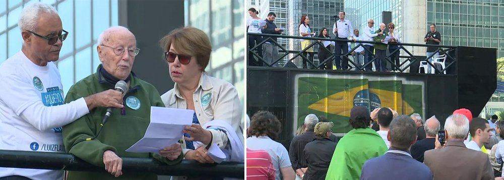 Na mais contundente prova de que o golpe de 2016 fracassou, alguns de seus protagonistas foram à avenida Paulista na tarde deste domingo, 30, para protestar contra o produto do golpe: Michel Temer; numa manifestação pífia, que reuniu no máximo 100 pessoas, as críticas a Michel Temer e em favor da operação Lava Jato foram o tom do ato; “Não é possível aguentarmos mais o que está acontecendo com o nosso país”, disse o jurista Hélio Bicudo, que assinou a peça de ficção que embasou o impeachment de Dilma Rousseff; evento também contou presenças do humorista Marcelo Madureira e do jurista Modesto Carvalhosa, que aproveitou para lançar sua candidatura indireta à presidência da República (Foto: Aquiles Lins) Na mais contundente prova de que o golpe de 2016 fracassou, alguns de seus protagonistas foram à avenida Paulista na tarde deste domingo, 30, para protestar contra o produto do golpe: Michel Temer; numa manifestação pífia, que reuniu no máximo 100 pessoas, as críticas a Michel Temer e em favor da operação Lava Jato foram o tom do ato; “Não é possível aguentarmos mais o que está acontecendo com o nosso país”, disse o jurista Hélio Bicudo, que assinou a peça de ficção que embasou o impeachment de Dilma Rousseff; evento também contou presenças do humorista Marcelo Madureira e do jurista Modesto Carvalhosa, que aproveitou para lançar sua candidatura indireta à presidência da República