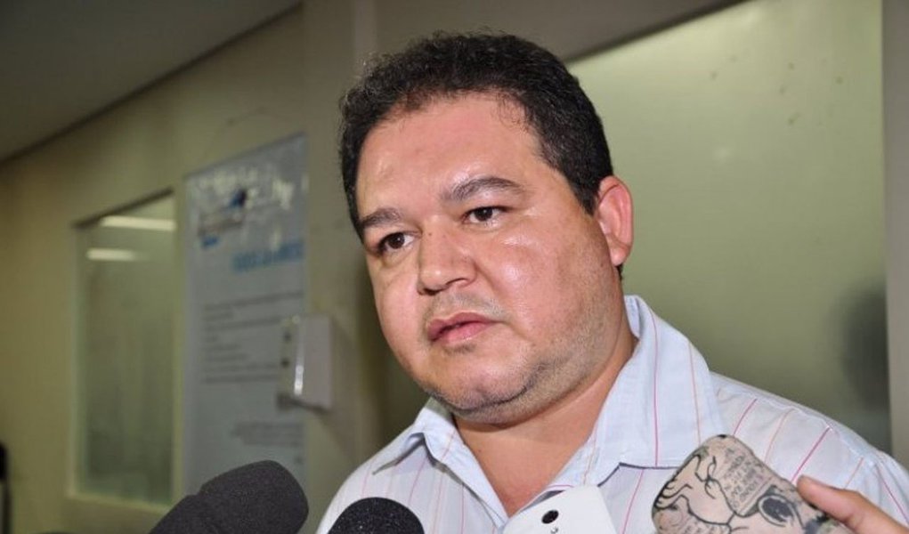 O Sindicato dos Servidores Públicos no Estado do Tocantins (Sisepe-TO), presidido por Cleiton Pinheiro, entrou com mandado de segurança coletivo junto ao TJ-TO para exigir que o governo estadual conceda os efeitos financeiros da evolução funcional horizontal de cada servidor público apto, sindicalizado ao SISEPE-TO, que integra o Quadro Geral, Naturatins, Ruraltins e Adapec (Foto: Leonardo Lucena) O Sindicato dos Servidores Públicos no Estado do Tocantins (Sisepe-TO), presidido por Cleiton Pinheiro, entrou com mandado de segurança coletivo junto ao TJ-TO para exigir que o governo estadual conceda os efeitos financeiros da evolução funcional horizontal de cada servidor público apto, sindicalizado ao SISEPE-TO, que integra o Quadro Geral, Naturatins, Ruraltins e Adapec